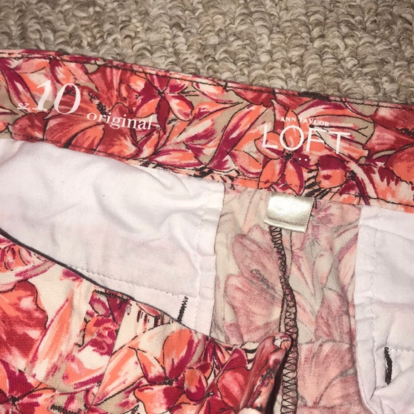 Loft Floral Pattern Shorts, size 10 - Picture 3 of 3